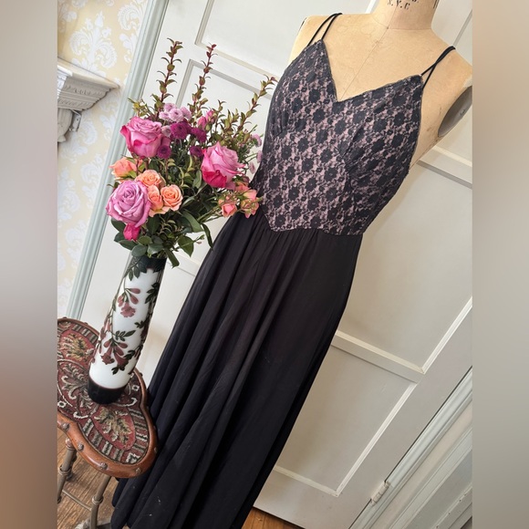 Vintage J. Peterman black lace sexy nightgown, roomy, comfy, vamp, sleepwear - Picture 2 of 11